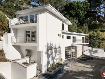 3111 Belden Dr