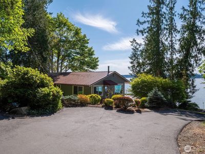 7308 Cresent Beach Road NW