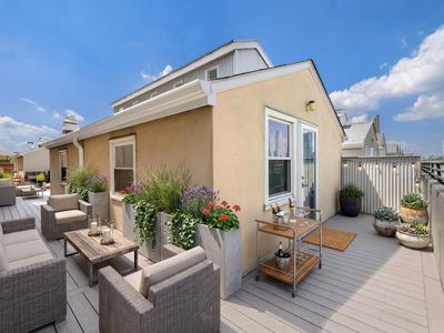 227 Christopher Columbus Dr APT 422B