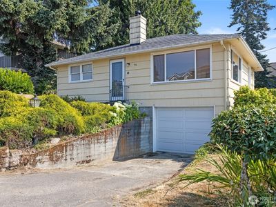 1013 N 33rd Place
