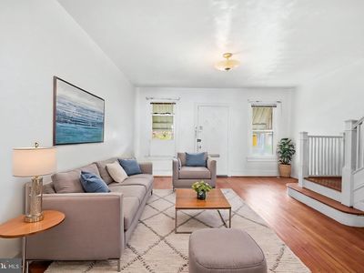 233 Cromwell Ter NE