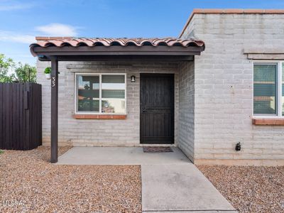 211 W Roger Rd APT 33