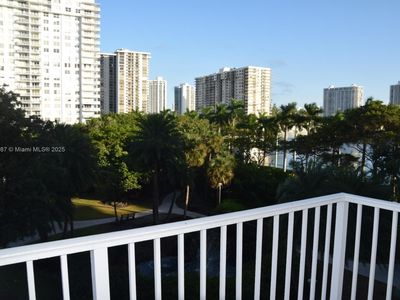 2801 NE 183rd St APT 410W