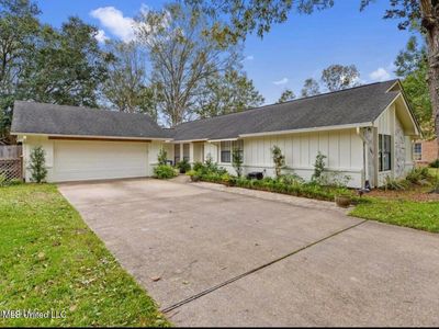 4004 Breezy Hill Ln