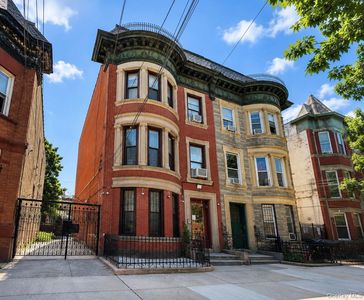 748 Kelly Street