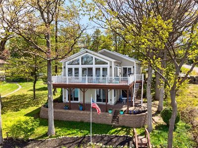 4498 Lake Dr
