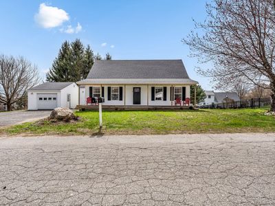 8 Meadow Way