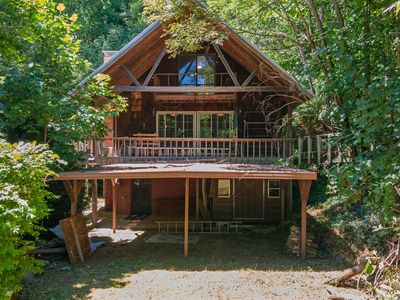 400 Little Hog Back Mountain Ln
