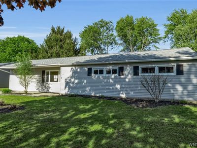 23 Alys Dr E