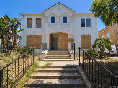 144 S Kenmore Ave