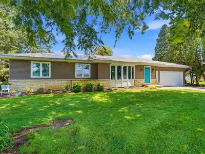 Property at 800 Circle Dr, Wellman, IA