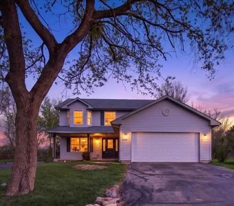 1109 Candlewick Dr NE