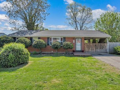 212 Nancy Dr NW