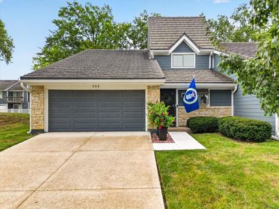 Property at 253 NE Edgewater Dr, Lees Summit, MO