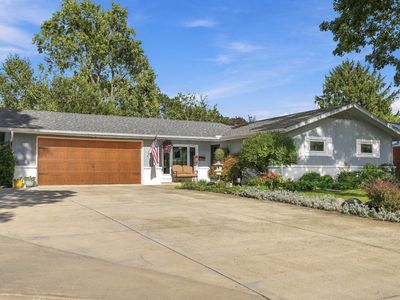 Property at 208 Mecherle Dr, Bloomington, IL