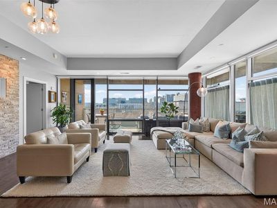 4545 Lindell Blvd APT 20