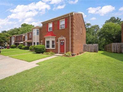 719 Creekside Cres