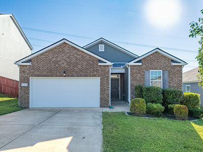 828 Foxdale Dr