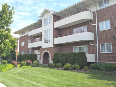 706 W 63rd St Unit 202