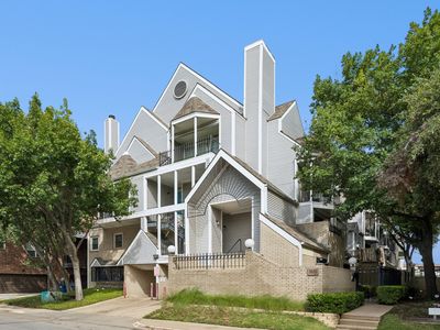 3033 San Jacinto St #328