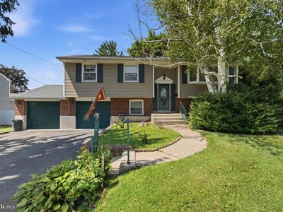 17 Blackthorne Ln