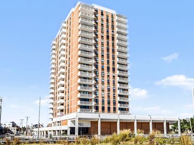 5200 Boardwalk APT 12F