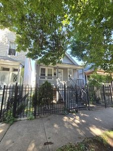 8622 S Escanaba Ave