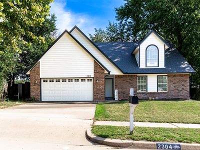 2304 W Ocala St