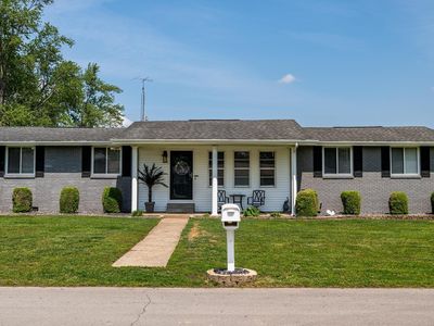907 Fairlane Dr