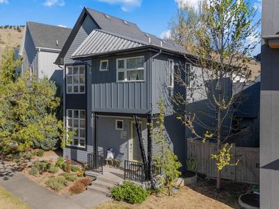 295 Laramie Blvd