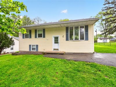 Property at 9 Lynaugh Rd, Victor, NY