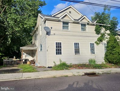 32 Douglas Ave