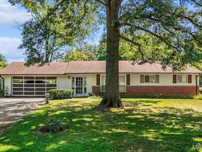 19 W Meadow Ln