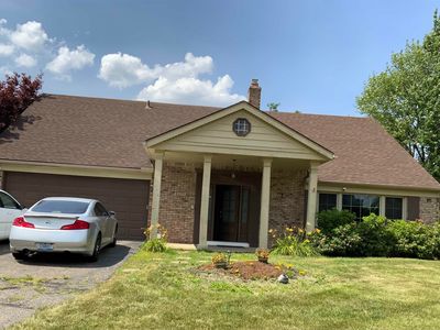 8693 Hedgeway Dr