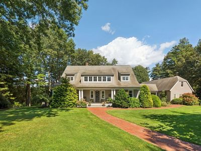 7 Strawberry Hill Ln