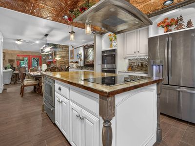 2809 Castlewood Dr