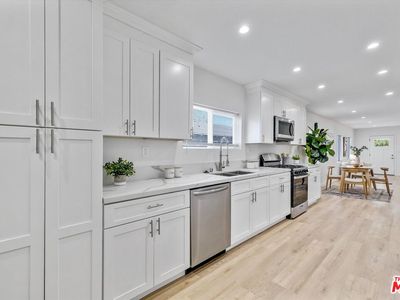 1417 W 69th St