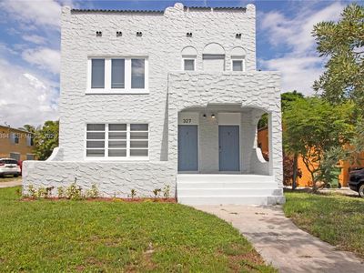 327 SW 20th St