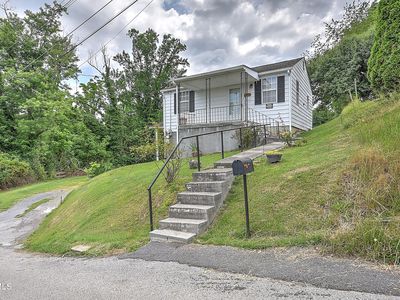 220 Elizabeth St