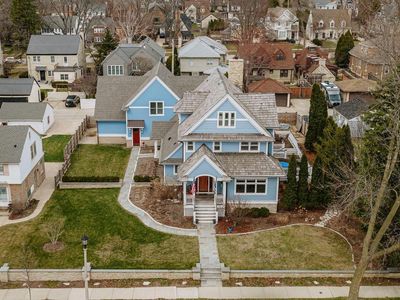 802 East Silver Spring DRIVE
