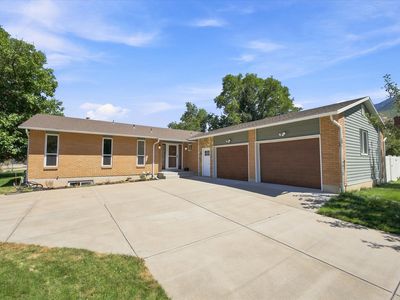 2407 E Country Oaks Dr