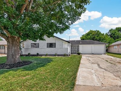 5923 Heatherbrook Dr