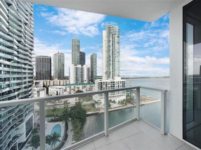 601 NE 27th St APT 1501
