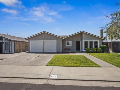 845 Siskiyou Ln