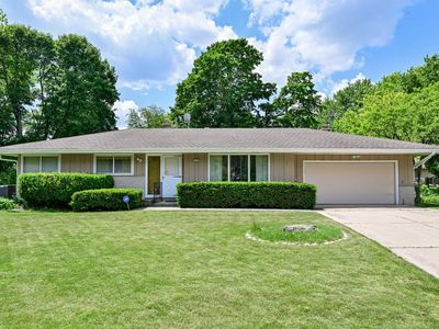 335 West Nicolet COURT