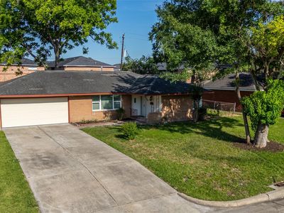9109 Lugary Dr