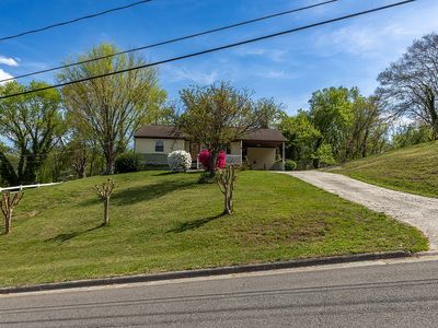 226 E Elm St