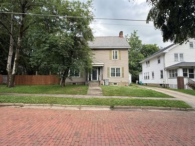 643 William St