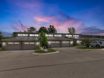 690 Peninsula Ct