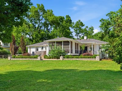2709 Tyne Blvd